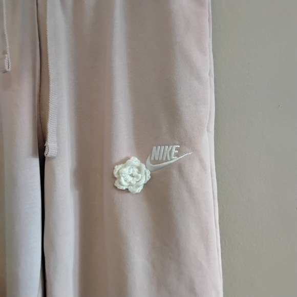 Nike Pastel Pink Jogger Sweatpants with Crochet Flower & Logo – Size XS GUC - Picture 6 of 15